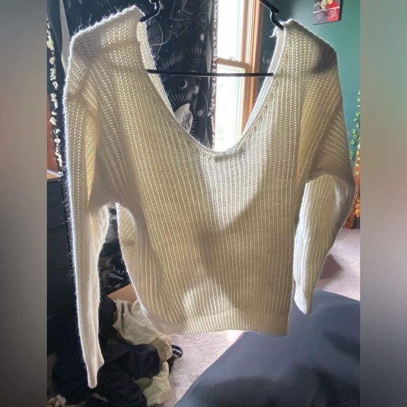 White Knitted Zaful Sweater; Size M; Middle Crossed; Mew Condition - Picture 5 of 5
